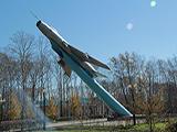 Памятник истребитель-бомбардировщик Су-7Б